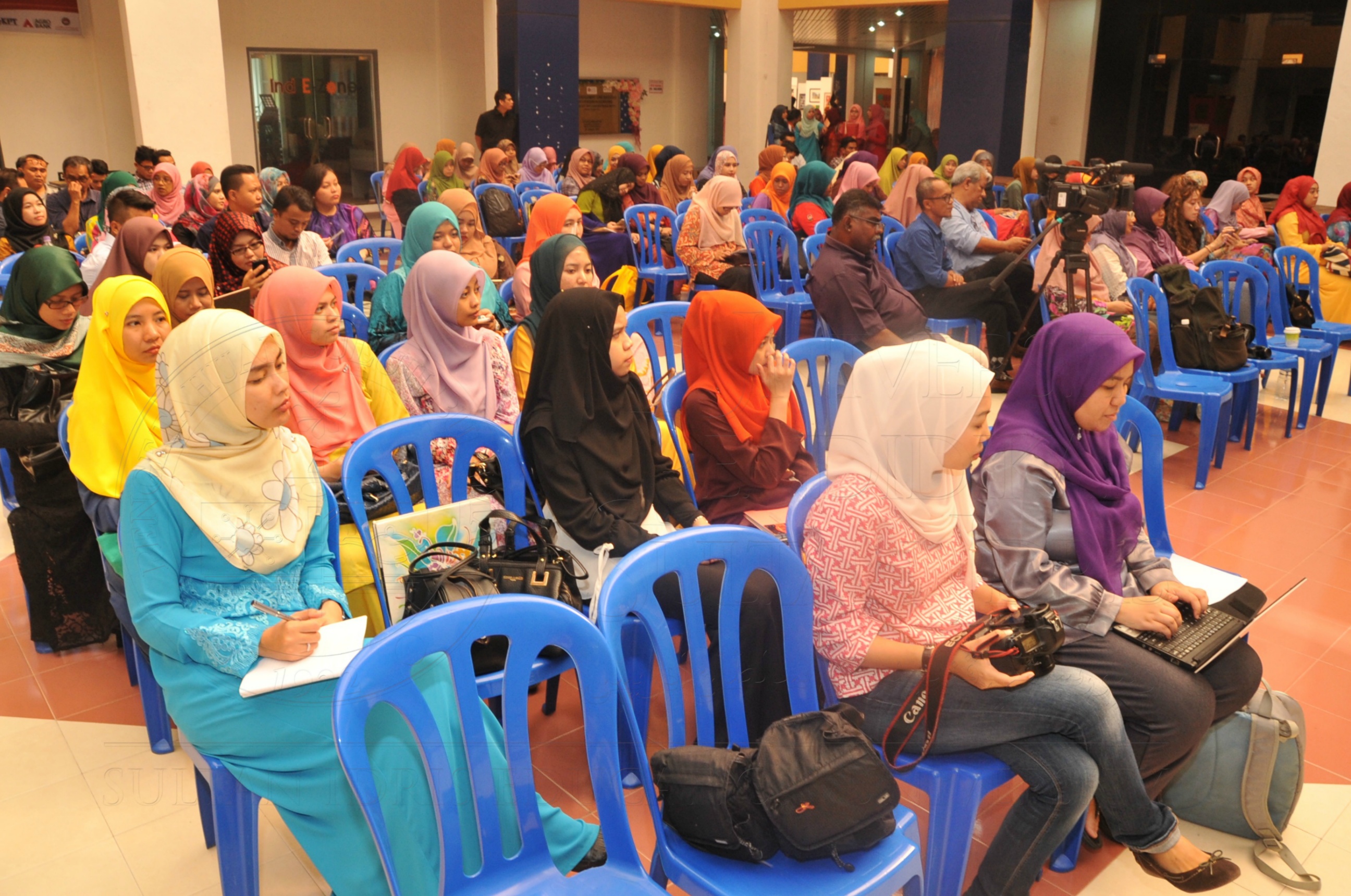 PRO15 173 ESE HAS 2200